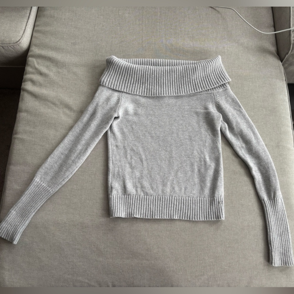 Aritzia Sunday best off the shoulder sweater in light grey!